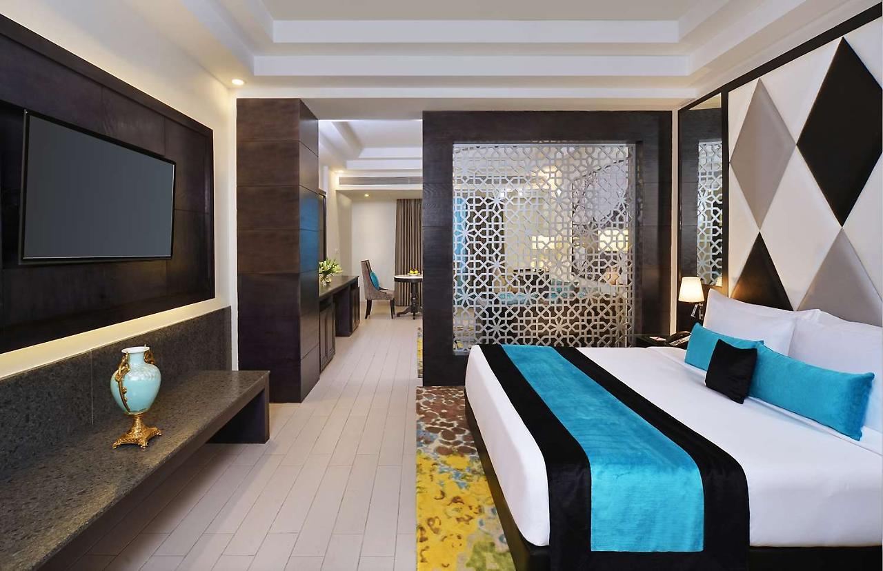 Radisson Chandigarh Zirakpur Exterior photo Suite