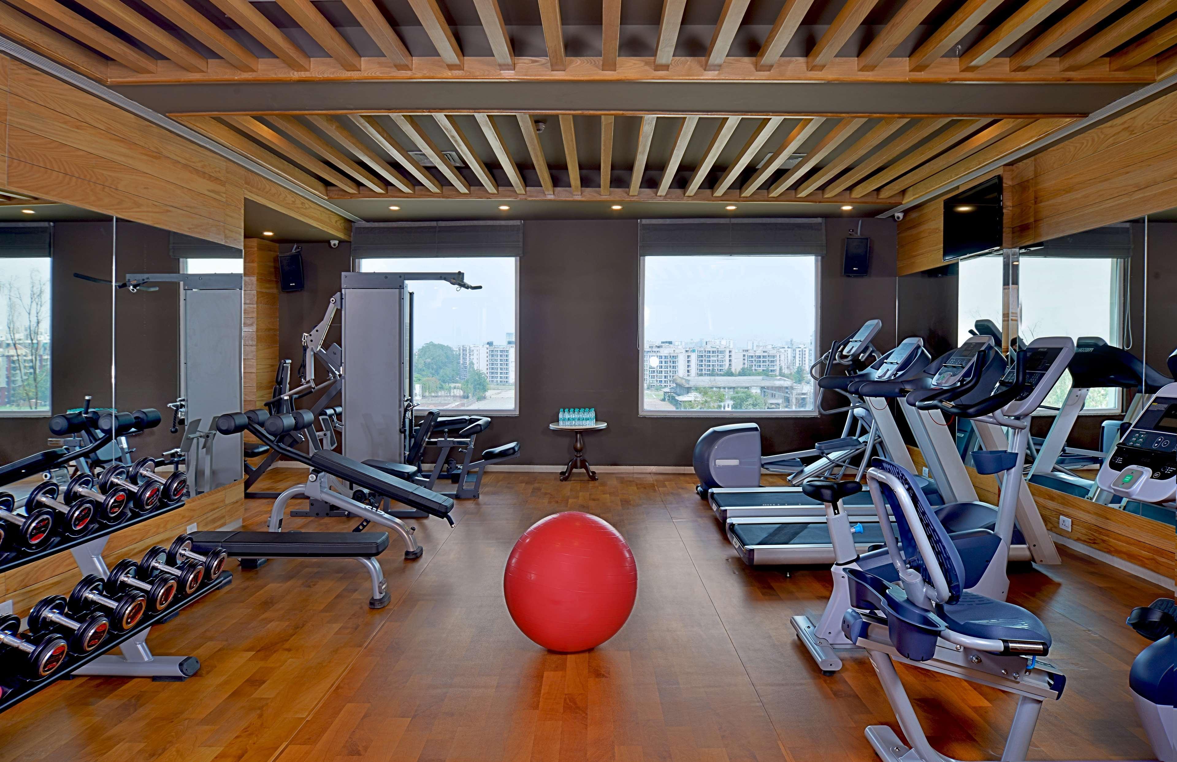 Radisson Chandigarh Zirakpur Exterior photo The gym at the hotel