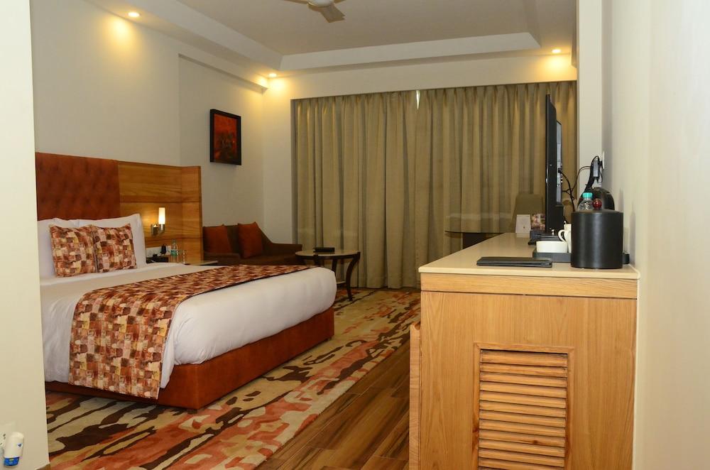 Radisson Chandigarh Zirakpur Exterior photo A room at the hotel