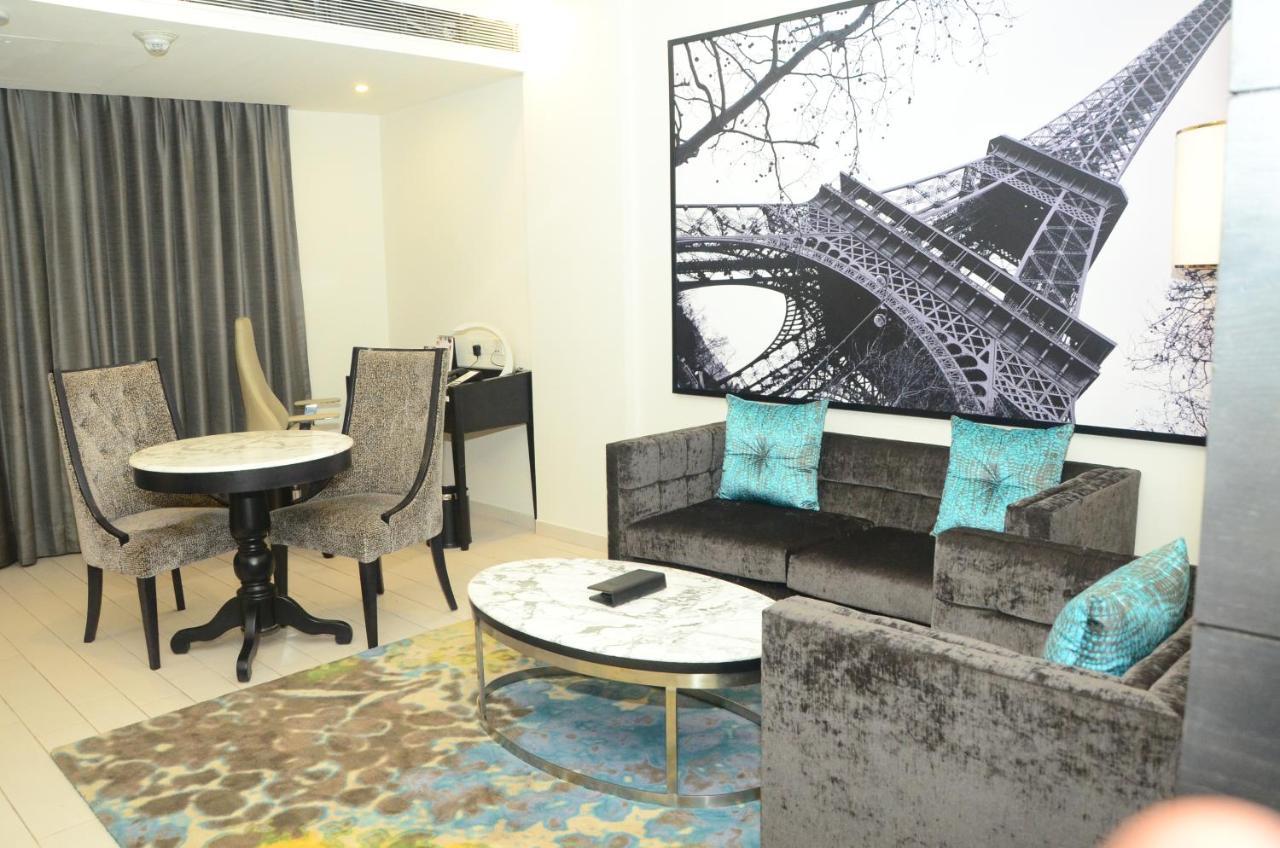Radisson Chandigarh Zirakpur Exterior photo A suite at the hotel